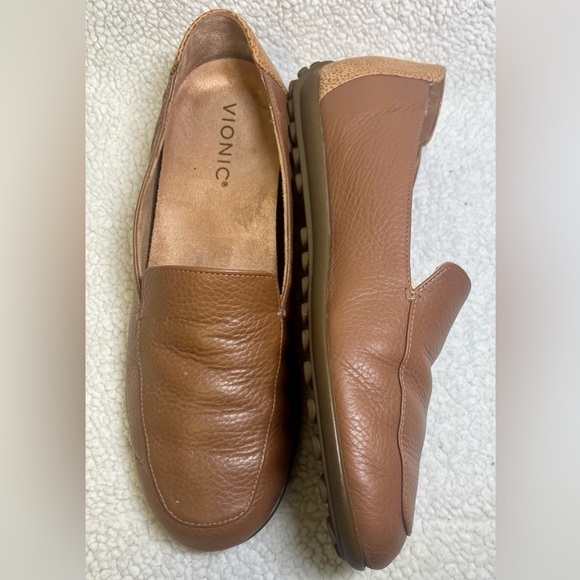Vionic Elora Slip On Loafers In Tan Color Soft Leather Comfort & Style 
Size 8.5 - Picture 6 of 10
